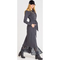 SUKIENKA JEANSOWA MY TWIN TWINSET. Szare sukienki damskie Twinset, na co dzień, l, z aplikacjami, z bawełny, bez kołnierzyka, bez ramiączek, midi, dopasowane. Za 769.00 zł.