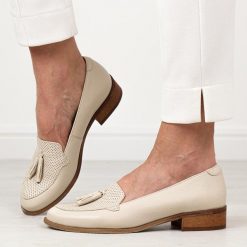 Beżowe skórzane Polskie mokasyny damskie Deoni D163A. Brązowe mokasyny damskie Deoni, ze skóry. Za 399.00 zł.