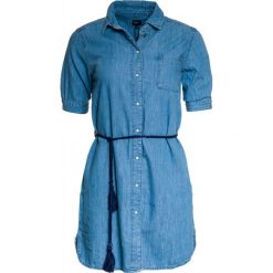 Pepe Jeans sukienka damska Evelyn S niebieska. Niebieskie sukienki damskie Pepe Jeans, s, bez wzorów, z jeansu, bez kołnierzyka, bez ramiączek. W wyprzedaży za 346.00 zł.