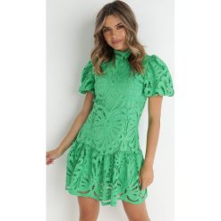 Zielona Sukienka Cilleis. Zielone sukienki damskie Born2be, m, z aplikacjami, z koronki, eleganckie, bez kołnierzyka, bez ramiączek, mini. W wyprzedaży za 191.99 zł.
