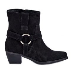 Botki Z Naturalnego Zamszu Na Obcasie Zazoo 3444/2 Czarne. Czarne botki damskie eleganckie, bez obcasa, na obcasie, bez zapięcia. Za 655.57 zł.