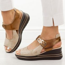 Skórzane cooper sandały damskie na koturnie M.Daszyński 25144-1. Brązowe sandały damskie M.Daszyński, bez wzorów, ze skóry, bez obcasa, na koturnie. Za 219.00 zł.