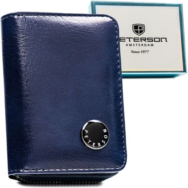 Mały portfel damski ze skóry naturalnej i ekologicznej w granatowym kolorze - Peterson. Niebieskie portfele damskie Peterson, bez wzorów, ze skóry ekologicznej. Za 89.99 zł.