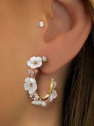 Les Petites Précieuses Pozłacane kolczyki-kreole z perłą i cyrkoniami rozmiar: onesize. Białe kolczyki damskie Les Petites Précieuses, z cyrkonią, pozłacane. Za 282.99 zł.