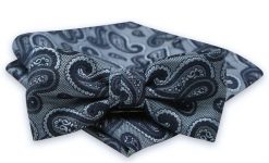 Granatowo-Niebieska Mucha Męska -ALTIES- z Taką Samą Poszetką, Wzór Paisley. Niebieskie krawaty i muchy męskie Alties, bez wzorów, eleganckie. Za 54.00 zł.