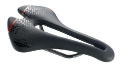 Siodło Selle San Marco Aspide Szorty Open-Fit Carbon FX. Czarne szorty męskie SELLE SAN MARCO, bez wzorów, z włókna. Za 830.80 zł.
