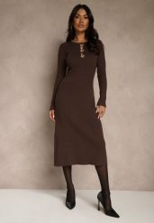 Brązowa Prążkowana Sukienka z Dzianiny z Wiskozą Zdobiona Aplikacjami Tusmeira. Brązowe sukienki damskie Renee, na spotkanie biznesowe, m, z aplikacjami, z dzianiny, eleganckie, bez kołnierzyka, bez ramiączek, midi, oversize. Za 159.99 zł.