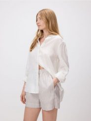 Lniane szorty - wielobarwny. Szorty damskie Reserved, bez wzorów. Za 119.99 zł.