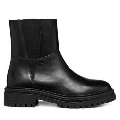 Botki Geox. Czarne botki damskie Geox, bez obcasa, na płaskiej podeszwie, bez zapięcia. Za 479.99 zł.
