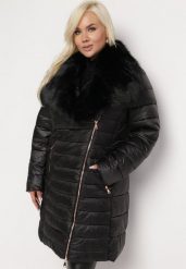 Czarna Kurtka Pikowana z Odpinanym Futerkiem z Asymetrycznym Suwakiem Redma. Czarne kurtki damskie Born2be, xl, bez wzorów, bez kaptura. Za 399.99 zł.