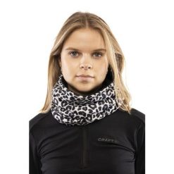 Zimny szalik damski. Czarne szaliki i kominy damskie KOU SPORTSWEAR, bez wzorów, z materiału. Za 279.99 zł.
