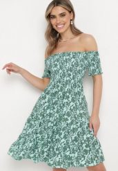 Zielona Bawełniana Sukienka z Dekoltem Typu Hiszpanka i Lekką Falbanką Hannesia. Zielone sukienki damskie Born2be, na co dzień, na lato, l, bez wzorów, z bawełny, eleganckie, bez kołnierzyka, bez ramiączek, mini. Za 39.99 zł.