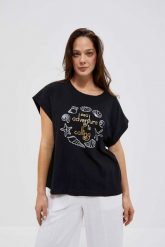 Bawełniany t-shirt z nadrukiem czarny. Czarne t-shirty damskie MOODO, s, bez wzorów, z bawełny, bez kołnierzyka. W wyprzedaży za 22.49 zł.