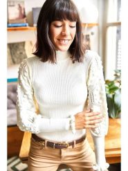 Olalook Sweter w kolorze białym rozmiar: onesize. Białe golfy damskie Olalook, bez wzorów, ze splotem, bez ramiączek. Za 69.58 zł.