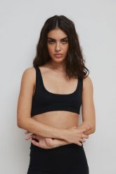 Gładki top na ramiączkach w wkolorze TOTALLY BLACK - LAGO-XL. Czarne topy damskie Marsala, na lato, m, bez wzorów, z bawełny, bez ramiączek. W wyprzedaży za 27.96 zł.