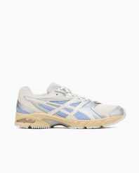 Uniseksowe buty do biegania ASICS GEL-DS TRAINER 14 Ivory / Light Sapphire. Białe obuwie do biegania damskie Asics. Za 522.00 zł.