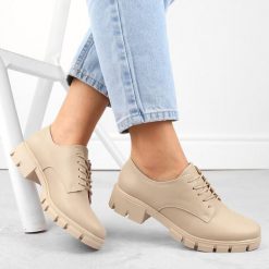 Półbuty damskie oksfordki beżowe M.Daszyński MR23119-5. Brązowe półbuty damskie M.Daszyński, bez wzorów, ze skóry ekologicznej, bez obcasa, na obcasie. Za 159.99 zł.