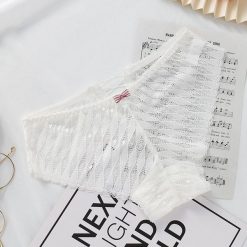 Figi transparentne z delikatnego materiału na każdą okazję Marylou. Czarne figi damskie Intica, l, bez wzorów, z materiału. W wyprzedaży za 59.00 zł.