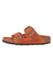 Birkenstock Skórzane klapki w kolorze pomarańczowym rozmiar: 37. Pomarańczowe klapki damskie Birkenstock, bez wzorów, bez obcasa. Za 519.95 zł.