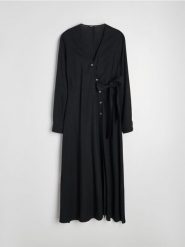 Sukienka midi z ozdobnym wiązaniem i wiskozą - czarny. Czarne sukienki damskie Sinsay, l, bez wzorów, z wiskozy, bez kołnierzyka, bez ramiączek, midi. Za 69.99 zł.