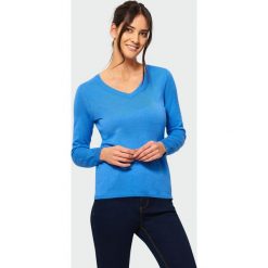 Klasyczny sweter z dekoltem w serek. Swetry klasyczne damskie Greenpoint, z poliamidu, bez kołnierzyka. Za 39.99 zł.