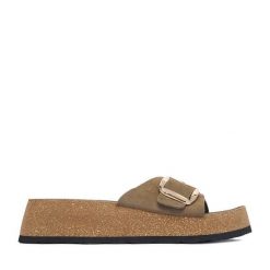 Klapki Lasocki. Brązowe klapki damskie Lasocki, bez wzorów, bez obcasa. Za 169.99 zł.