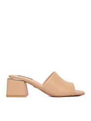 Nine West Klapki CEO-6223-9 Beżowy. Brązowe klapki damskie Nine West, bez wzorów, z materiału, bez obcasa. Za 199.99 zł.