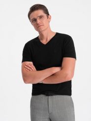 Męski sygnowany t-shirt V-neck z elastanem – czarny V3. Czarne t-shirty męskie Ombre Clothing, m, bez wzorów, z bawełny, bez kołnierzyka. W wyprzedaży za 52.50 zł.