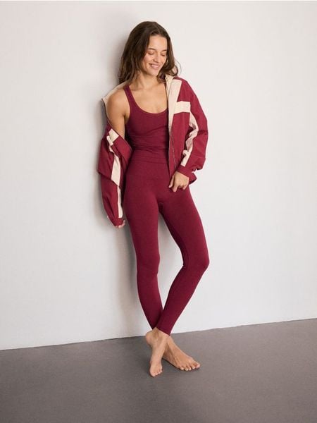 Modelujące legginsy - bordowy. Czerwone legginsy damskie Reserved, l, bez wzorów, z dzianiny. Za 149.99 zł.