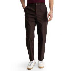 Męskie spodnie golfowe z prostymi nogawkami Siroko Iron Dark Brown. Brązowe spodnie materiałowe męskie SIROKO, bez wzorów, z materiału, klasyczne. Za 296.00 zł.