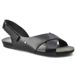 Czarne Sandały Lemar Eleganckie Buty Na Lato. Czarne sandały damskie Lemar, bez wzorów, ze skóry, bez obcasa, na płaskiej podeszwie. Za 179.00 zł.