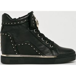 Guess Jeans - Buty. Czarne buty sportowe na co dzień damskie Guess Jeans, z aplikacjami, z gumy. W wyprzedaży za 479.90 zł.