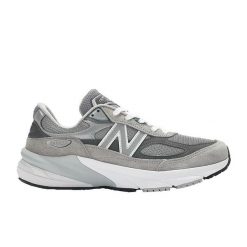 Buty New Balance 990 damskie szare. Białe obuwie do biegania damskie New Balance. W wyprzedaży za 968.70 zł.
