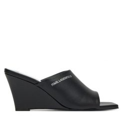 Klapki KARL LAGERFELD. Czarne klapki damskie Karl Lagerfeld, bez wzorów, bez obcasa. Za 639.99 zł.