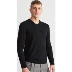 Gladki sweter - Czarny. Czarne swetry klasyczne damskie Reserved, l, bez kołnierzyka. Za 79.99 zł.