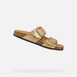 Sandały damskie Geox Brionia. Żółte sandały damskie Geox, bez wzorów, z materiału, bez obcasa. Za 366.50 zł.