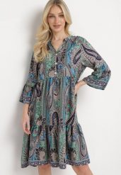 Niebiesko-Zielona Sukienka we Wzór Paisley o Rozkloszowanym Kroju z Falbankami Viburnia. Niebieskie sukienki damskie Born2be, na co dzień, m, bez wzorów, z tkaniny, eleganckie, bez kołnierzyka, bez ramiączek, midi, proste. W wyprzedaży za 62.99 zł.