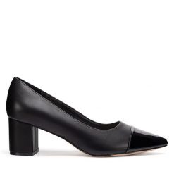 Czółenka Clara Barson. Czarne czółenka damskie Clara Barson, bez wzorów, bez obcasa. Za 119.99 zł.