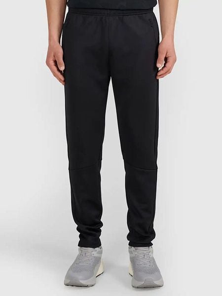 4F Spodnie dresowe w kolorze czarnym rozmiar: S. Czarne spodnie dresowe męskie 4f, bez wzorów, z dresówki. Za 70.90 zł.