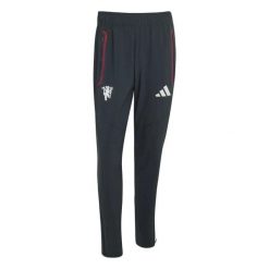 Spodnie treningowe Manchester United Tiro 2026/27. Zielone spodnie materiałowe męskie Adidas, bez wzorów, z tkaniny, klasyczne, z standardowym stanem. Za 323.50 zł.