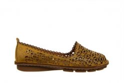 Półbuty Bayla-161 174 4101 1 Noce 161510, Żółty, Skóra naturalna - 38. Żółte półbuty damskie Bayla, w ażurowe wzory, z materiału, biznesowe, bez obcasa. W wyprzedaży za 179.10 zł.