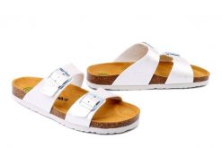 DR. BRINKMANN 700866-03 weiss, klapki damskie. Białe klapki damskie Dr. Brinkmann, bez wzorów, bez obcasa. Za 131.67 zł.