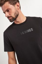 T-shirt męski z logo LES HOMMES. T-shirty męskie Les Hommes, l, bez wzorów, bez kołnierzyka. W wyprzedaży za 398.30 zł.