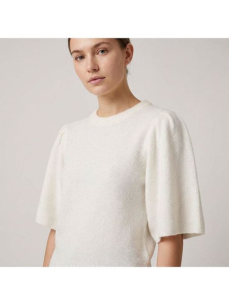 MOSS COPENHAGEN Sweter "Jinie Hope" w kolorze białym rozmiar: XS/S. Białe swetry klasyczne damskie MOSS COPENHAGEN, s, z wełny, bez kołnierzyka. Za 122.67 zł.