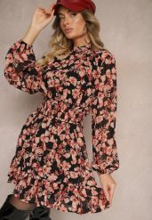 Czarna Taliowana Sukienka w Kwiaty z Gumką w Pasie Ozdobiona Falbanką Ziarae. Czarne sukienki damskie Renee, na imprezę, l, bez wzorów, eleganckie, bez kołnierzyka, bez ramiączek, mini, kopertowe. W wyprzedaży za 118.99 zł.
