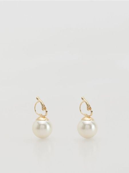 Kolczyki z imitacją perły - biały. Białe kolczyki damskie Reserved, z perłą. Za 39.99 zł.
