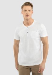 T-shirt z rozpinanym dekoltem T-HUBRIS. Białe t-shirty męskie Volcano, m, bez wzorów, z bawełny, bez kołnierzyka. Za 74.99 zł.