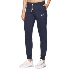 Spodnie Do Biegania Park 20 Fleece Dla Kobiet. Niebieskie spodnie materiałowe damskie Nike, bez wzorów, z bawełny, klasyczne, z standardowym stanem. Za 323.99 zł.