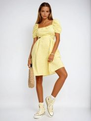 Monki Sukienka w kolorze żółto-białym rozmiar: 34. Żółte sukienki damskie Monki, bez wzorów, z bawełny, bez kołnierzyka, bez ramiączek, mini. Za 53.04 zł.