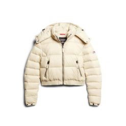 Damska krótka kurtka z kapturem Superdry Fuji. Brązowe kurtki damskie Superdry., bez wzorów, z puchu, z kapturem. Za 507.05 zł.